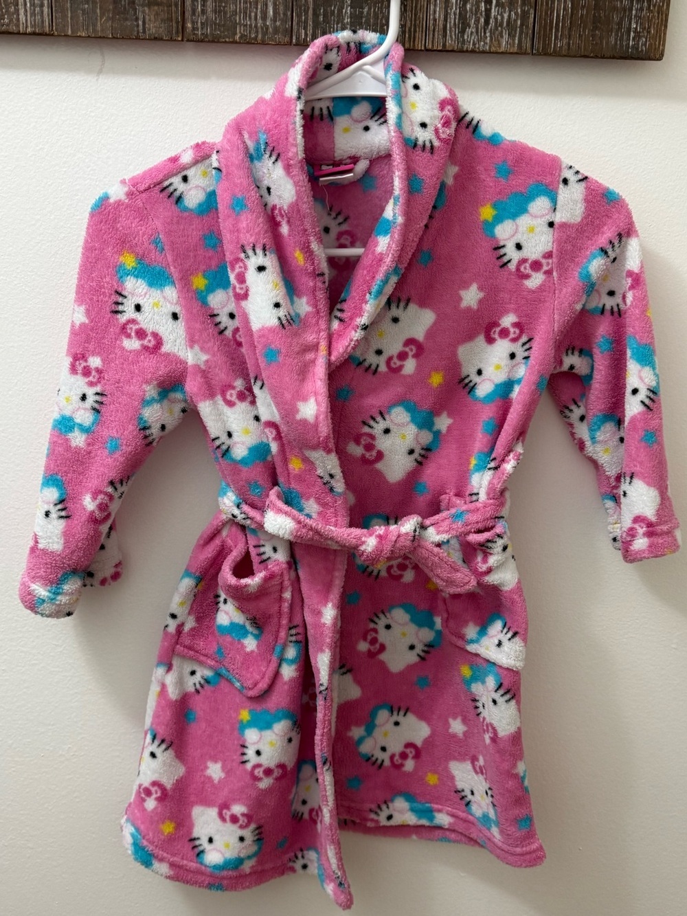 Hello Kitty Pink Plush Kids Bathrobe with Bow Pattern